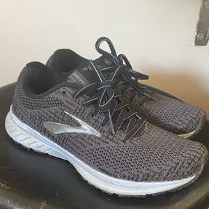 Brooks revel tennis shoes